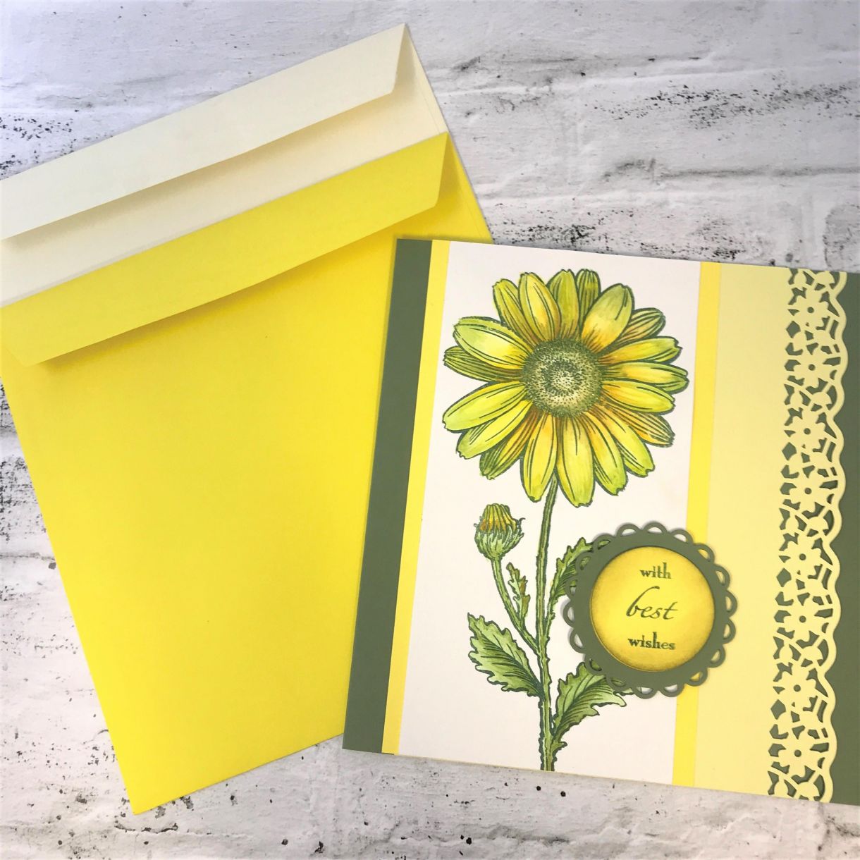 How To Make A Large Yellow Daisy Card