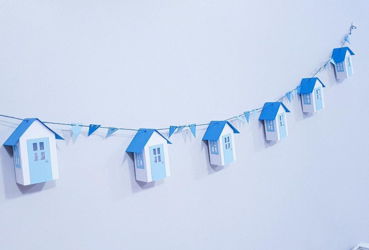 Beach Hut Garland Main 2