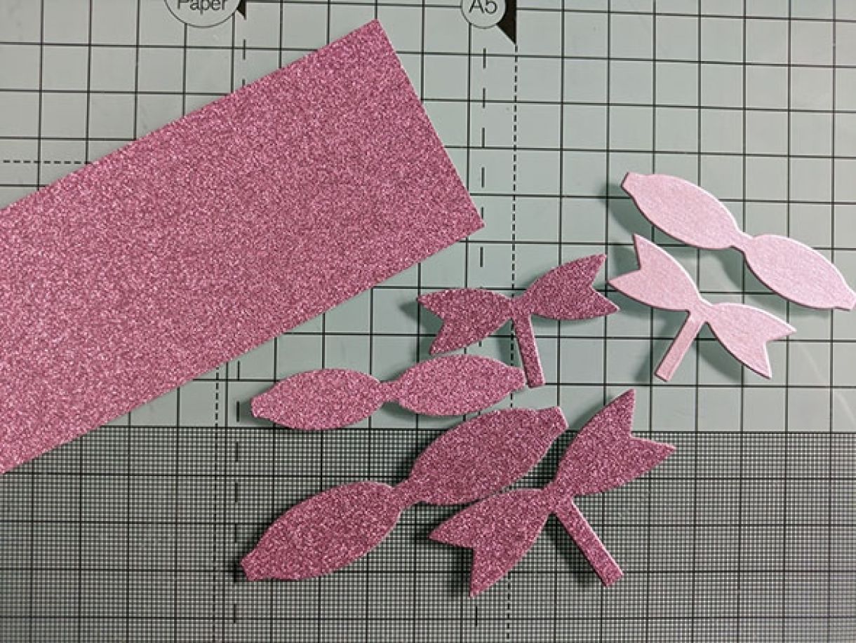Nm pink umbrella bow card 7