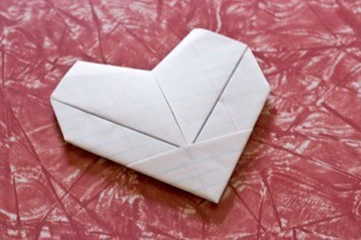 Folded paper heart tutorial image